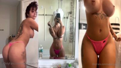 Malu Trevejo Desnuda y Cachonda en el Baño
