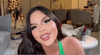 Gracie Bon singando muy rico sobre ese guebo hasta que la saca