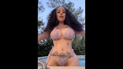 La Insuperable Super Cachonda en la Piscina