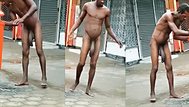 Dominicano sin hogar desnudo en la calle con un guebo muy grande