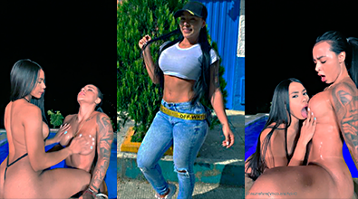 A Jennifer una amiga lesbiana le chupa las tetas dentro de la piscina