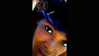 Yenifer Video Porno Le da a Yenifer un montón de Nema en un trío porno muy intenso