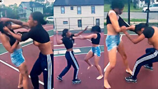 Peleas Americanas Porno Seria pelea callejera entre mujeres estadounidenses celosas de una polla