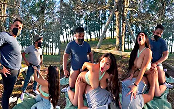 AmigasCogiendo Jovencita Tetona Acepta 2 Pollas para Tener el Trío Soñado