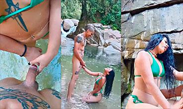 La pequeña Loly Zaky se deja orinar en el río de su novio