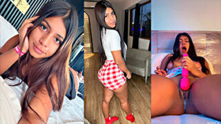 La Shakii Xxx Shakii se pone roja con ese poderoso consolador masturbándose el coño