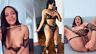 Laura Castellanos Xxx @laura_doll925 Mételo todo, papi, ya voy, dice Laurita.