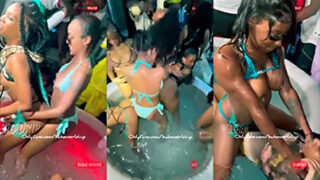 lesbianas negras xxx Lesbianas se vuelven locas en una fiesta en la piscina y se lamen el culo