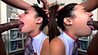 webcam video Xxx, webcam porno, webcam Xxx Dios mío, su garganta es un infierno, mira como se traga esa gran polla.