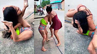 MujeresPorno Pelea Lucha fuera de control y se dan muchos golpes sobre un hombre.