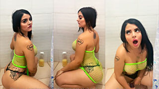 Renata Baby Xxx, Renata Baby porno Renata Baby se mete algo enorme en el coño y dice que está delicioso