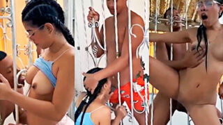 Verjas Vídeo Porno Sus padres le prohibieron estar juntos y follaron detrás de las vallas