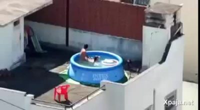 Los Vecinos Los Graban Follando En La Piscina