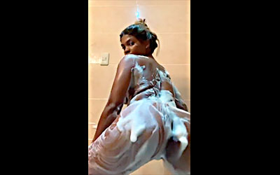 Bailarina De Rochy RD Lavando Su Culo Rico