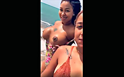 Dominicana La Gata En Semana Santa Con Su Novia Lesbiana