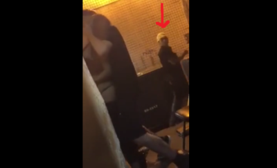Alguien Lo Graba Sin Ellos Darse Cuenta En Un Callejón De La Disco