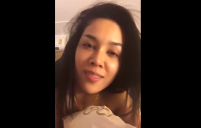 A La Joven No Le Queda De Otra, Debe Complacer Su Novio