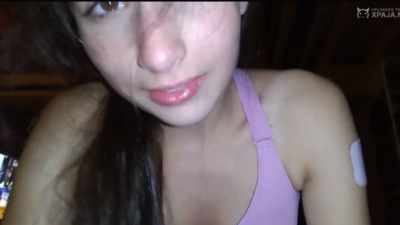 La Jovencita Bota Leche Pura Montando Su Polla