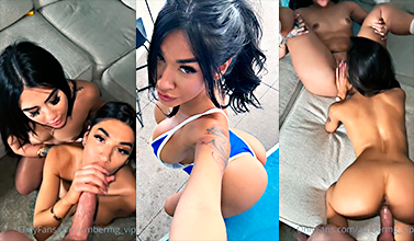 Ambermg_vip forms a porn threesome with an intense friend