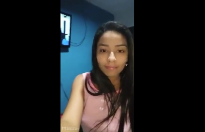 Hermosa chica en bragas entrepierna