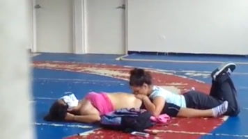 Lesbianas Estudiante Son Sorprendidas Follando En El Recreo