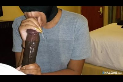 La Chica De La Mascara Casi La Traga Entera