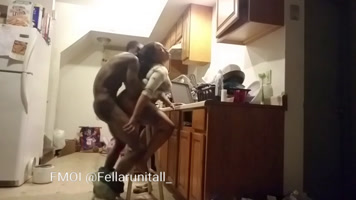 Ella Fregando Y Moreno La Coge Hay Mismo